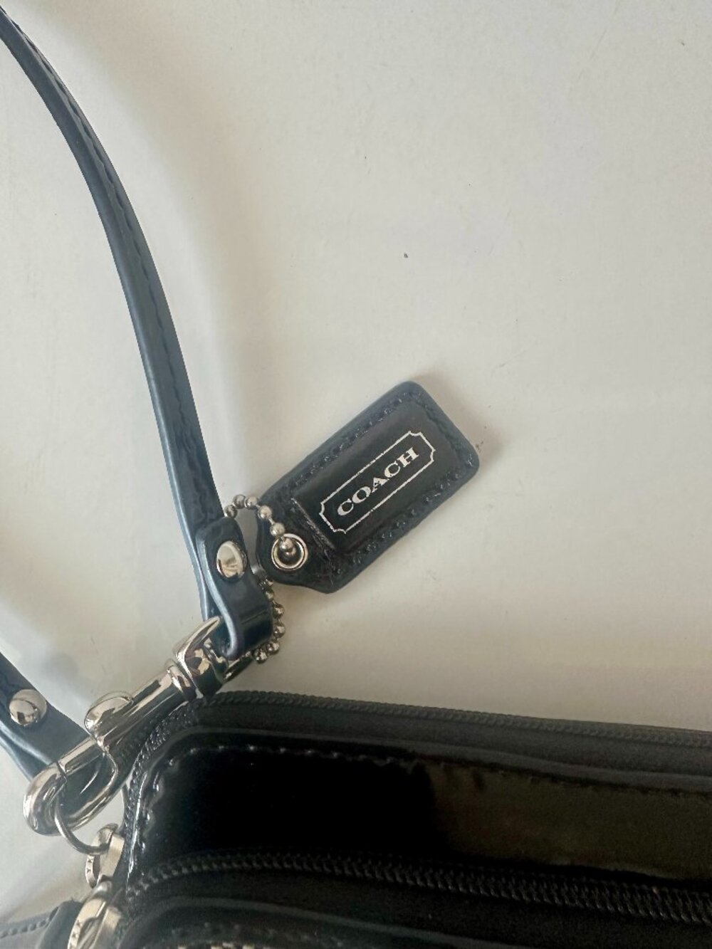 Coach Poppy Signature Jacquard Wristlet black, gray & red C accent - Picture 3 of 6